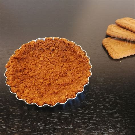 Biscuits spéculoos écrasés avec du beurre