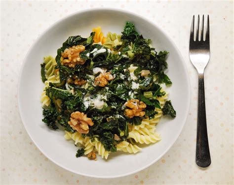 Schéma nutritionnel et proportions idéales pour des pâtes au kale