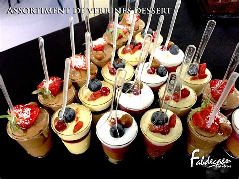 assortiment de desserts meringués