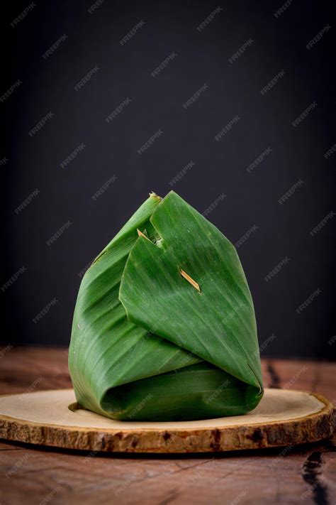 Feuilles de bananier pour emballer le Nem Chua