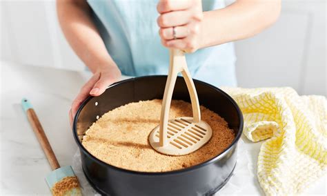Préparation de la base de biscuits pour cheesecake