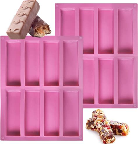 Moule à barres en silicone après couche de chocolat et praliné