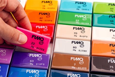 Pains de pâte Fimo de différentes couleurs