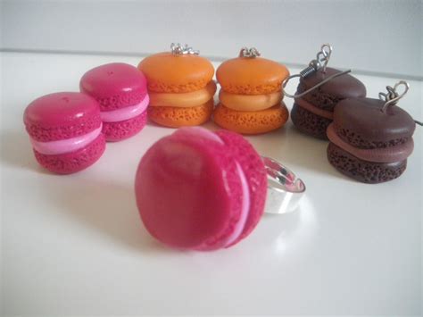 Macarons en pâte Fimo sortant du four
