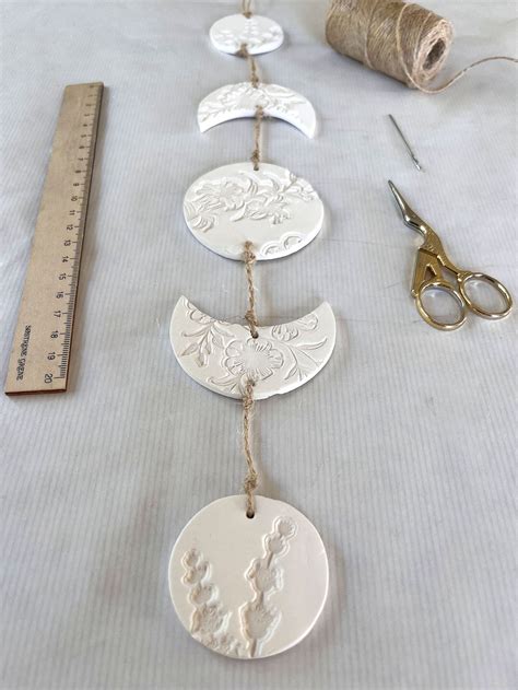 Cendrier en pâte autodurcissante avec empreintes de feuilles