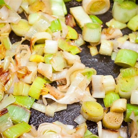 Poêlée de poireaux, gingembre et oignons