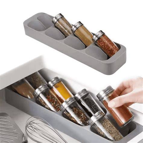 Rangements d’angle et tiroirs étroits pour épices