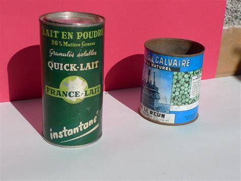 Image comparative des boîtes de conserve anciennes et modernes