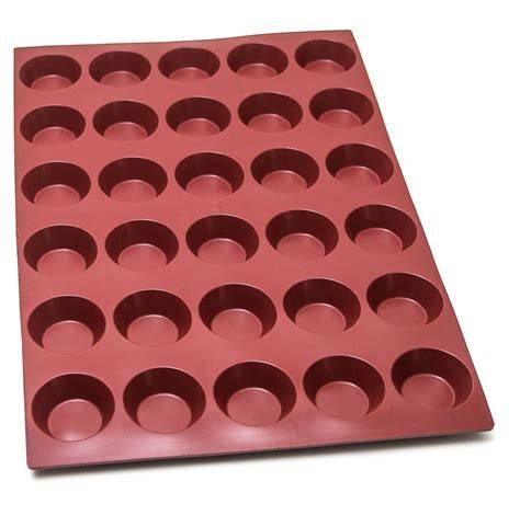 Infographie: Avantages du moule à tartelette silicone Cerf Dellier (démoulage facile, cuisson homogène, nettoyage simplifié)
