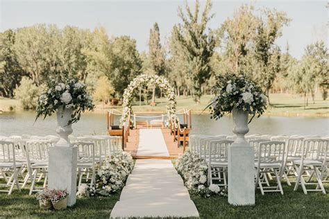 Vue aérienne de La Farinera Sant Lluís avec ses jardins et lacs