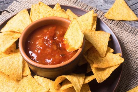 Variété de sauces pour chips tortilla