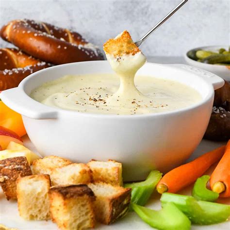Sauce au fromage fondue et filante