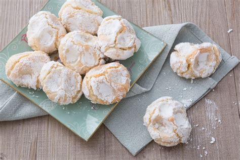 Pizzicotti de pâte d'amande avant cuisson
