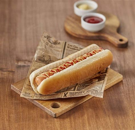Ingrédients variés pour garnir un hot-dog