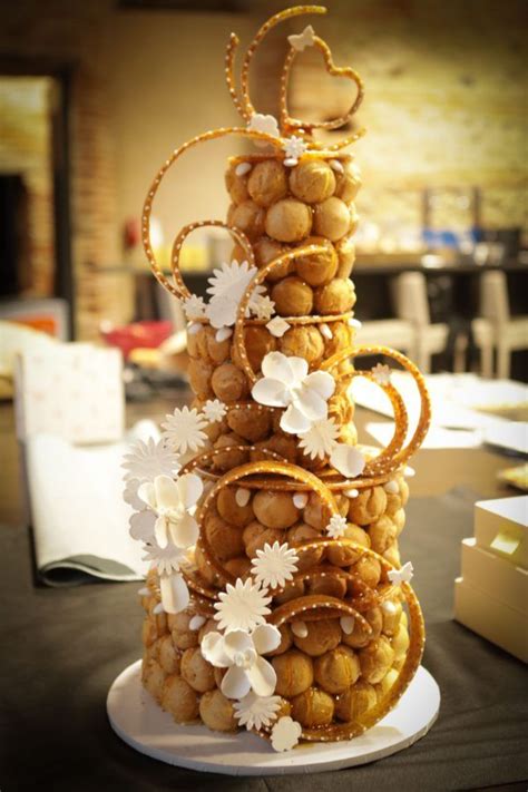 Pièce montée de mariage élégante