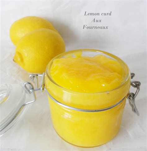 Bol de crème au citron légèrement coulante