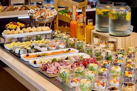 Photo du buffet brunch dominical à La Cuisine: diversité et fraîcheur des mets