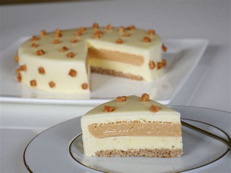 Entremet vanille noisette caramel décoré