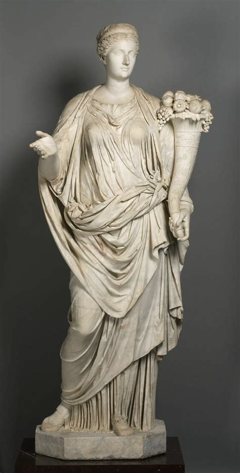 Statue romaine de femme avec une coiffure complexe