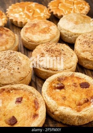 Assortiment de tourtes et de bouchées charcutières