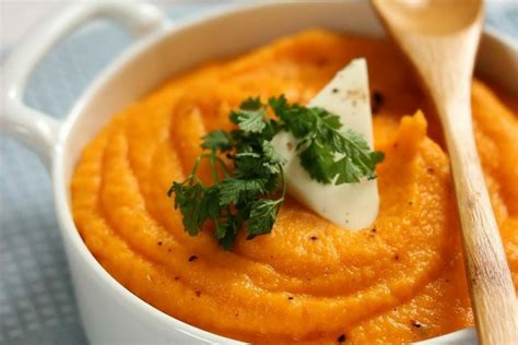 Différents légumes pouvant servir de purée (patate douce, pomme de terre, céleri, panais)