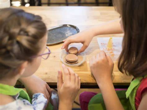 Atelier macarons aux Galeries Lafayette, Paris