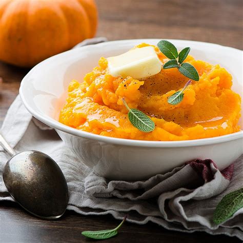 Assiette de purée de potiron avec viande
