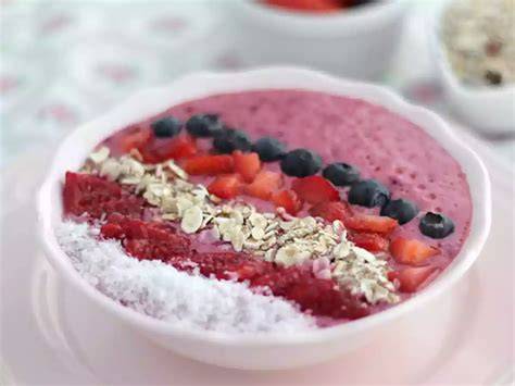image de smoothie bowl fruits rouges