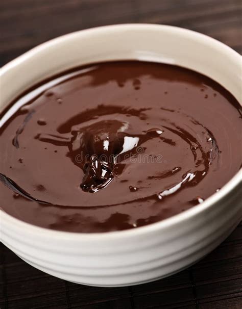 Chocolat fondu dans un bol