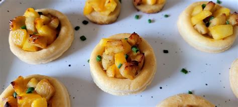 Photo de bouchées croustillantes au boudin blanc, bacon et pommes