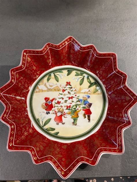 Diagramme montrant les différentes parties d'une assiette Villeroy & Boch (bord, centre, base) et mettant en avant la qualité de la porcelaine.