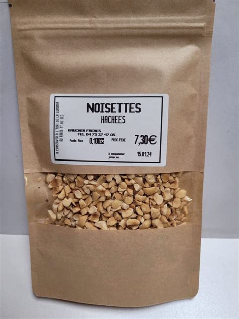 herbes fraîches hachées et noisettes