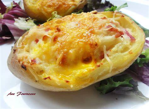 Image d’un plat de pommes de terre farcies à la mozzarella au four