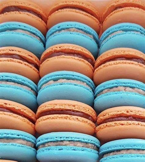 Macaron bleu oré et blason Abramović