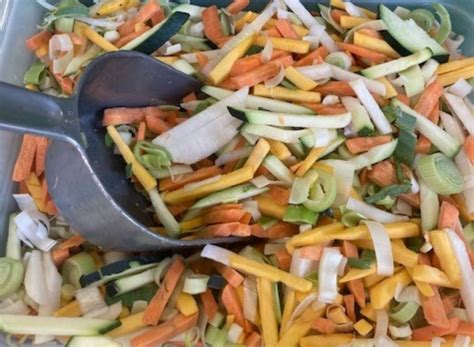 Assortiment de légumes coupés prêts à être cuits