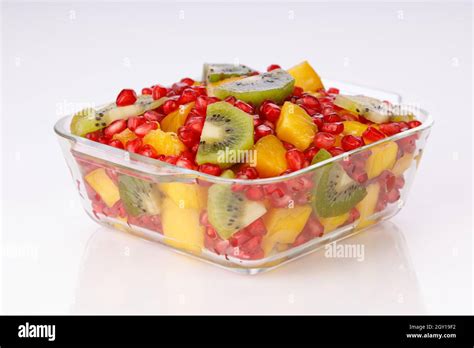 Fruits rouges frais mélangés dans un bol