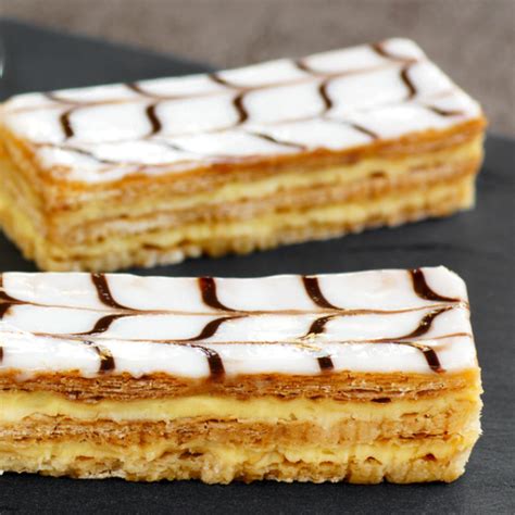 Mille-feuille garni de crème pâtissière