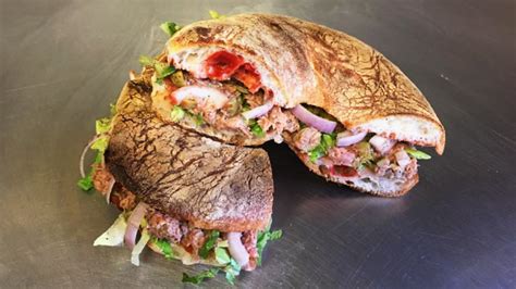 Un ftira maltais garni
