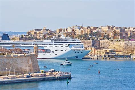 Vue du Grand Port de La Valette