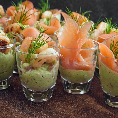 Verrines de truite fumée, avocat et fromage blanc