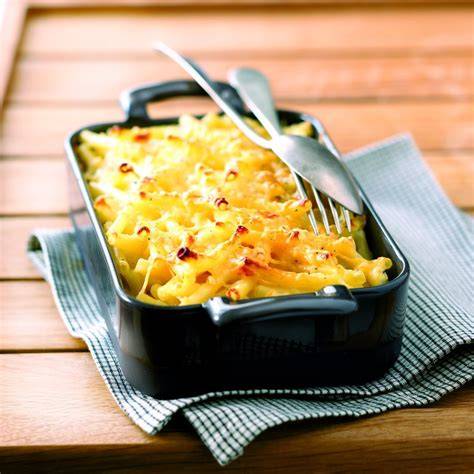 Schéma de montage du gratin: couches de macaroni, béchamel et fromages