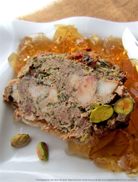 Mélange des viandes et marinade pour la terrine