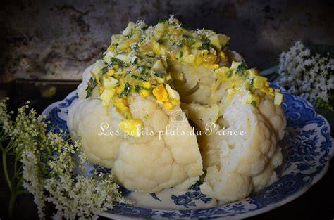 Chou-fleur entier nappé de vinaigrette mimosa