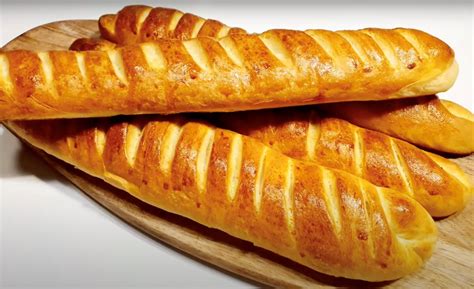 Baguette viennoise dorée et grignée