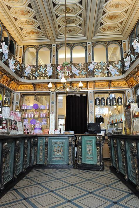 Intérieur d'une boutique Méert élégante et lumineuse