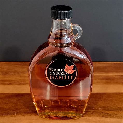 Bouteille de sirop d'érable et morceau de sucre de bouleau
