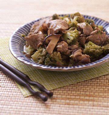 Wok de filet mignon de porc avec brocolis et légumes variés