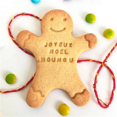 Biscuit en forme de bonhomme prêt à être décoré