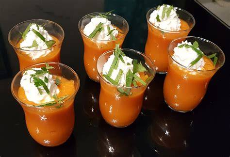 Image: Verrines montées avec velouté, chantilly et garniture