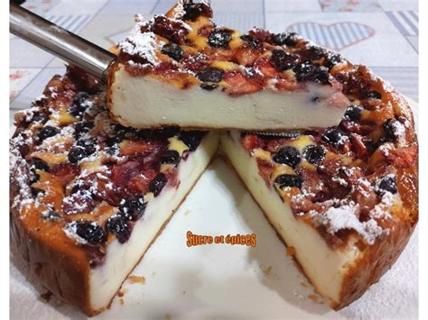 Gâteau au fromage blanc avec des fruits